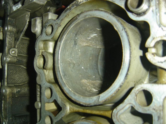Двигатель PORSCHE BOXTER 986 поврежденный CYLINDER