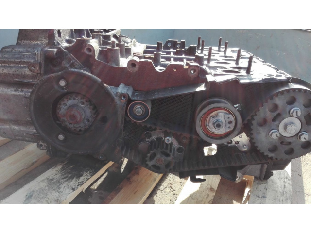 Двигатель VW TOURAN BLS 1.9 поврежденный