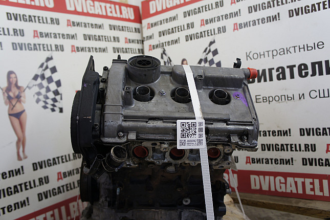 Двигатель вид с боку Audi BDV