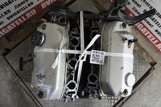 Фотография контрактного двигателя сверху Chrysler 6G72