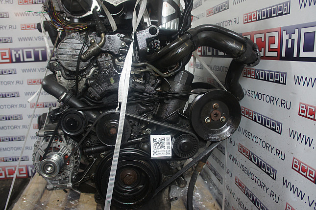 Двигатель вид с боку MERCEDES-BENZ OM 611LA (75 KW CDI)