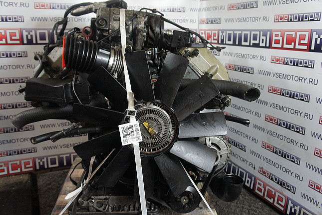 Двигатель вид с боку BMW M 62 B 44 (448S1)