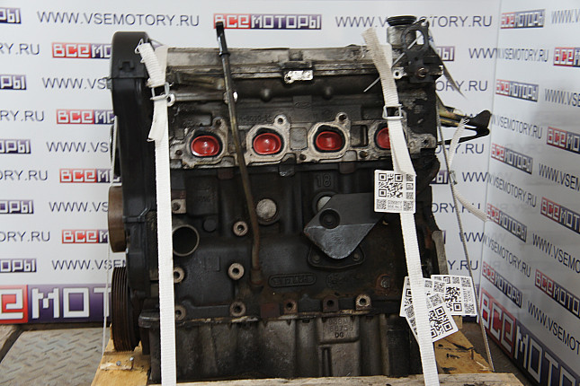 Двигатель вид с боку FORD RKA