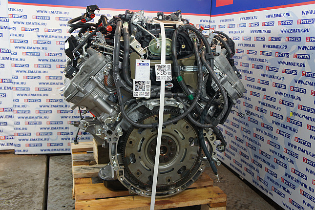 Двигатель вид с боку LEXUS 1UR-FSE