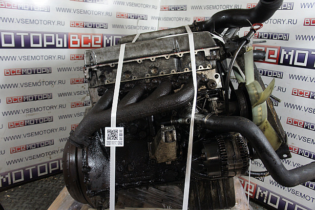 Двигатель вид с боку MERCEDES-BENZ OM 601.940