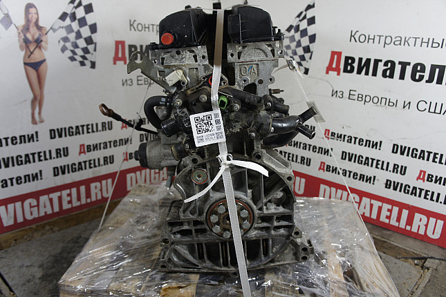 Двигатель вид с боку PEUGEOT RFJ (EW10A)