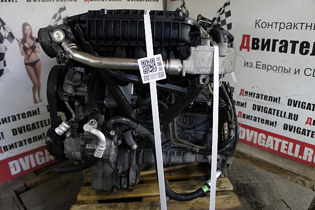 Двигатель вид с боку Mercedes OM 611.961