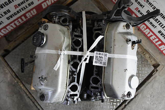 Фотография контрактного двигателя сверху Chrysler 6G72