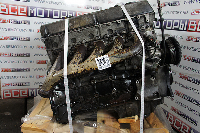 Двигатель вид с боку MERCEDES-BENZ OM 602.911