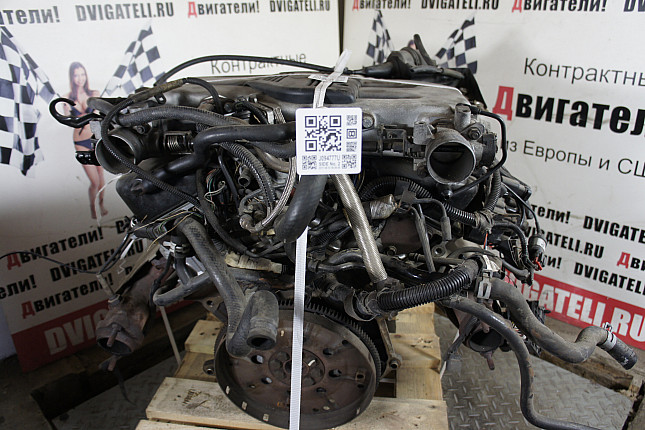 Двигатель вид с боку Chrysler 3.5 24 VALVE