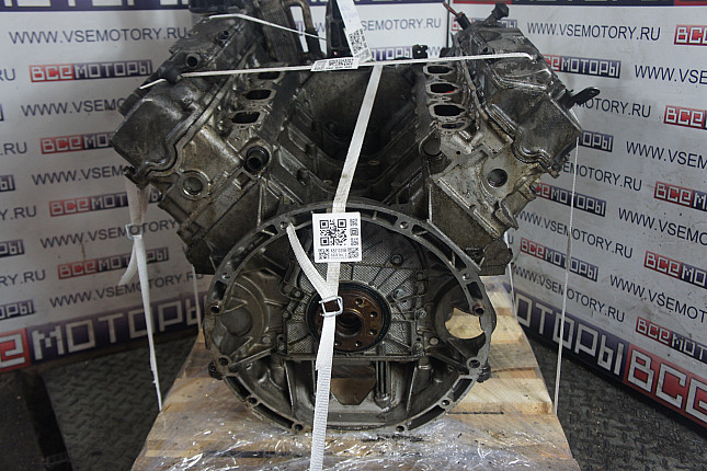 Двигатель вид с боку MERCEDES-BENZ M 112.942