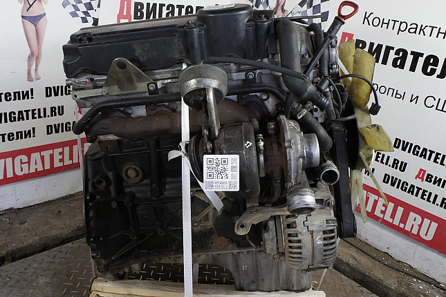 Двигатель вид с боку Mercedes OM 646.982